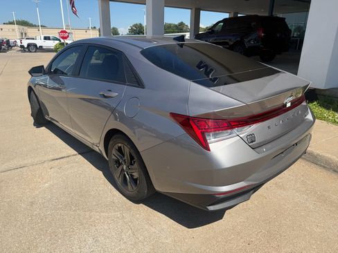 Used 2023 Hyundai Elantra Blue FWD image 8