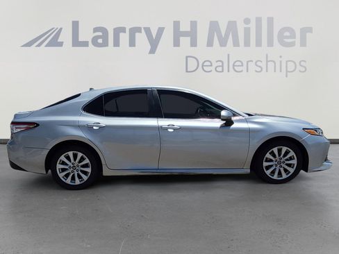 Used 2020 Toyota Camry LE FWD image 6