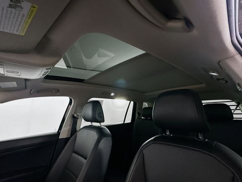 Used 2021 Volkswagen Tiguan SEL FWD image 26