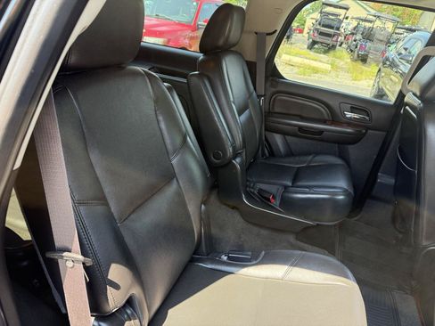 Used 2013 Cadillac Escalade Luxury AWD/4WD image 25