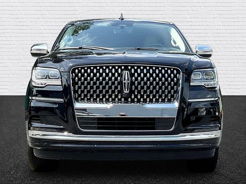 Used 2022 Lincoln Navigator Black Label AWD/4WD image 2