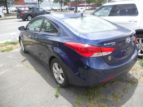 Used 2013 Hyundai Elantra image 3