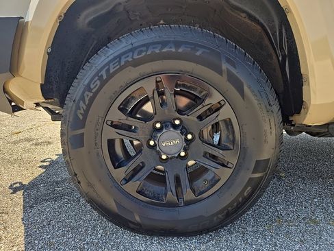 Used 2018 Toyota Tacoma SR5 AWD/4WD image 28