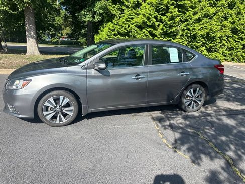 Used 2019 Nissan Sentra SV w/ Special Edition Package FWD image 1