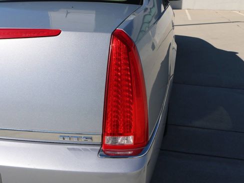 Used 2006 Cadillac DTS Performance image 27