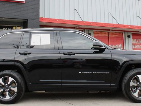 Used 2023 Jeep Grand Cherokee 4WD 4xe w/ Luxury Tech Group II image 9