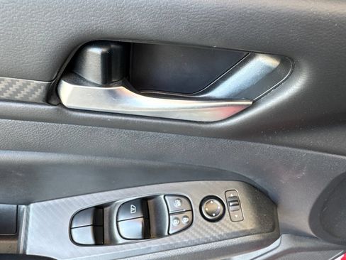 Used 2024 Nissan Altima 2.5 SV w/ SV Premium Package FWD image 5