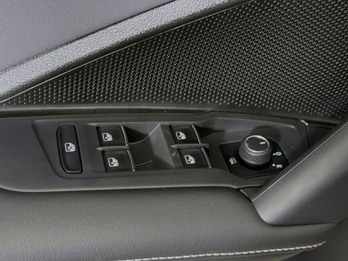 New 2026 Volkswagen Tiguan SE image 20