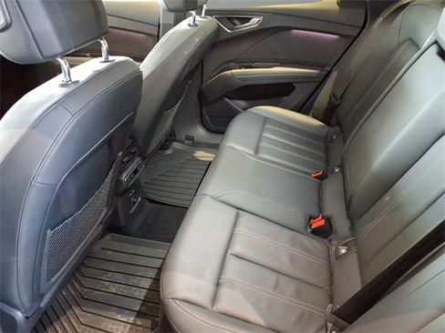 Used 2023 Audi Q4 e-tron Premium Plus w/ Premium Plus image 9
