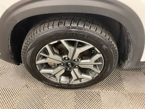 Used 2021 Kia Seltos EX image 9