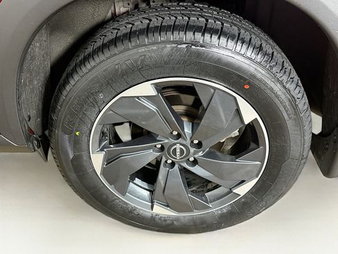 Used 2024 Nissan Rogue SV AWD/4WD image 11