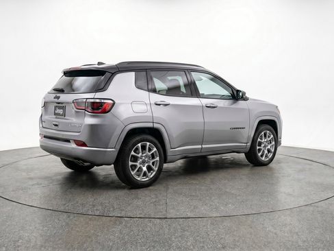 Used 2025 Jeep Compass Limited AWD/4WD image 9