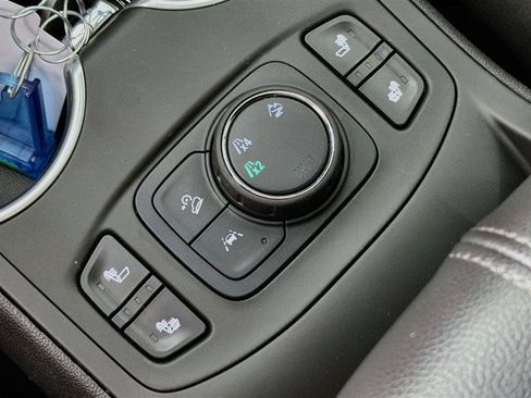Used 2022 GMC Terrain SLT w/ LPO, Floor Liner Package AWD/4WD image 25