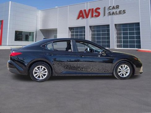 Used 2025 Toyota Camry LE image 5
