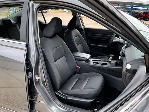 Used 2024 Nissan Altima 2.5 S image 9