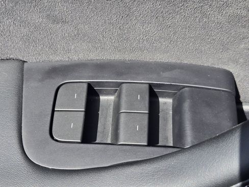Used 2023 Tesla Model Y Long Range AWD/4WD image 25