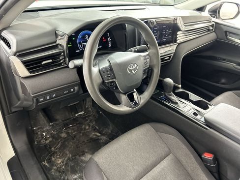 Used 2025 Toyota Camry LE image 11