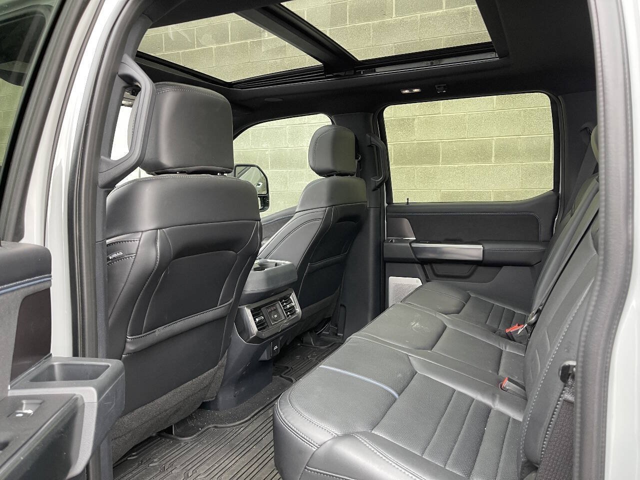 Used 2026 Ford F350 Platinum w/ Tremor Off-Road Package AWD/4WD image 11