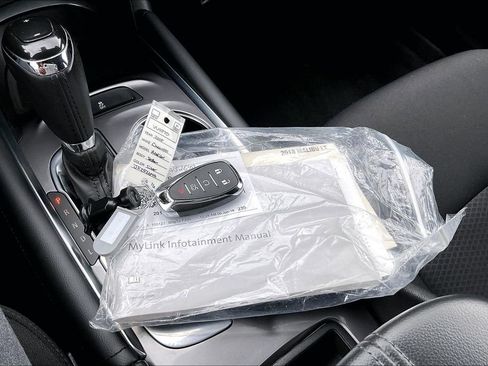 Used 2018 Chevrolet Malibu LT image 34