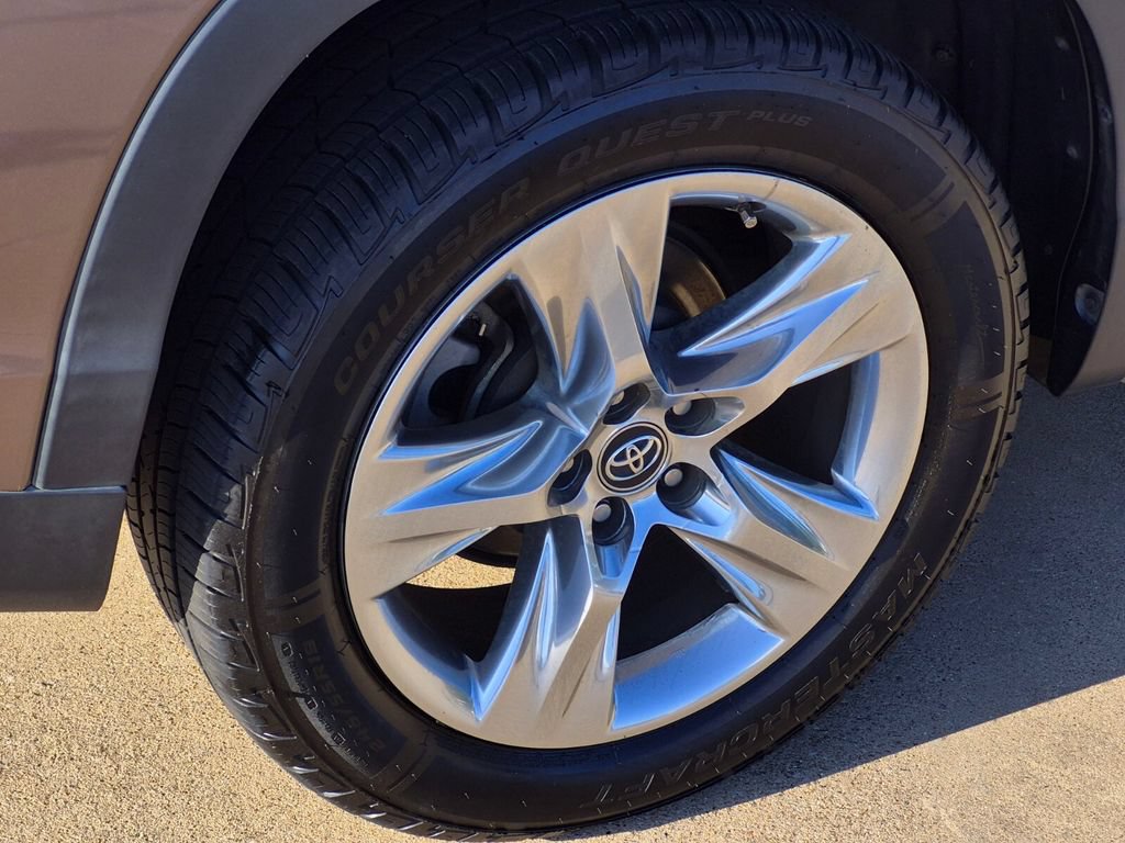 Used 2019 Toyota Highlander Limited FWD image 7