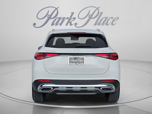 Certified 2025 Mercedes-Benz GLC 300 4MATIC image 4