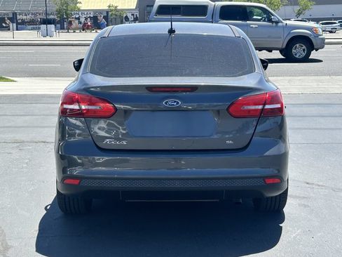 Used 2018 Ford Focus SE FWD image 5