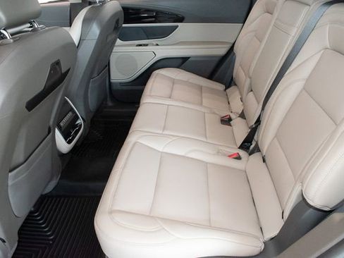 Used 2024 Lincoln Nautilus Premier AWD/4WD image 17