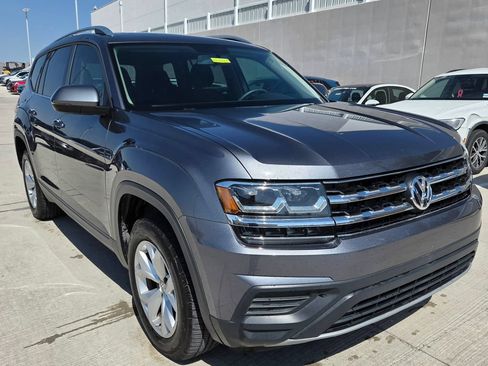 Used 2018 Volkswagen Atlas Launch Edition FWD image 2