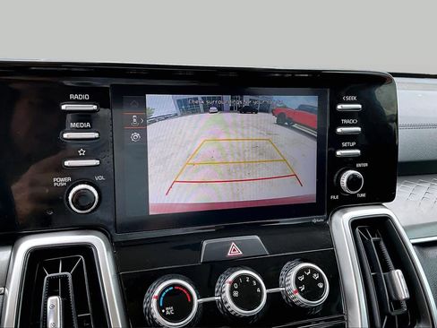 Used 2022 Kia Sorento LX FWD image 16