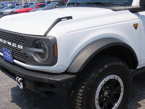 Certified 2023 Ford Bronco Badlands w/ Sasquatch Package AWD/4WD image 3