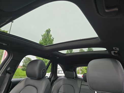 Used 2019 Mercedes-Benz GLC 300 image 3
