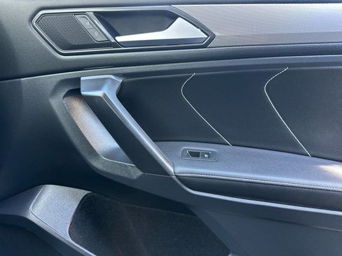 Used 2023 Volkswagen Tiguan SE image 21