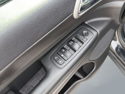 Used 2018 Jeep Grand Cherokee Laredo RWD image 28