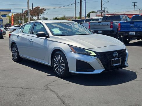 Used 2024 Nissan Altima 2.5 SV FWD image 27