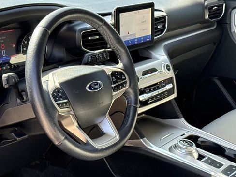 Certified 2021 Ford Explorer XLT w/ Equipment Group 202A RWD image 18