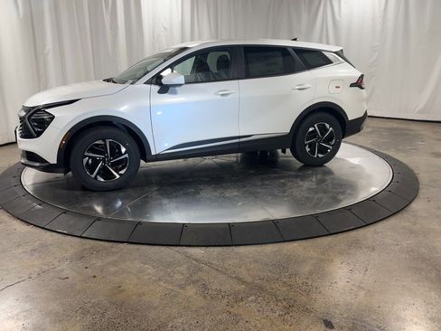 Certified 2025 Kia Sportage LX image 6