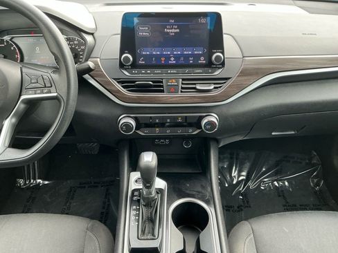Used 2024 Nissan Altima 2.5 SV image 11