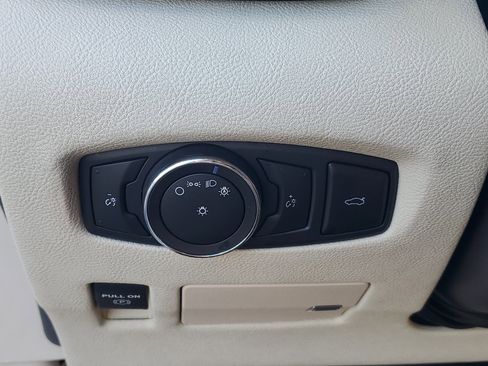 Used 2018 Lincoln Continental Reserve image 16