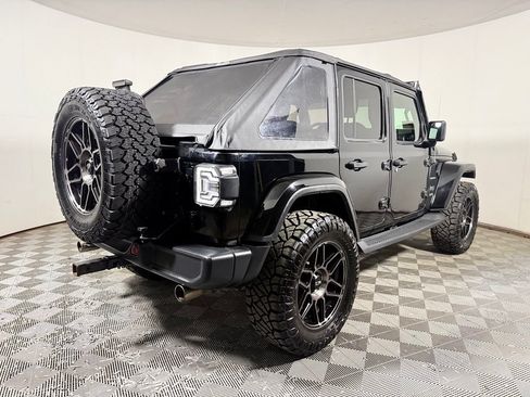 Used 2019 Jeep Wrangler Unlimited Sahara w/ Uconnect 4C Nav & Sound Group AWD/4WD image 7