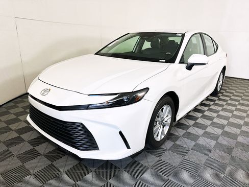 Used 2025 Toyota Camry LE FWD image 7