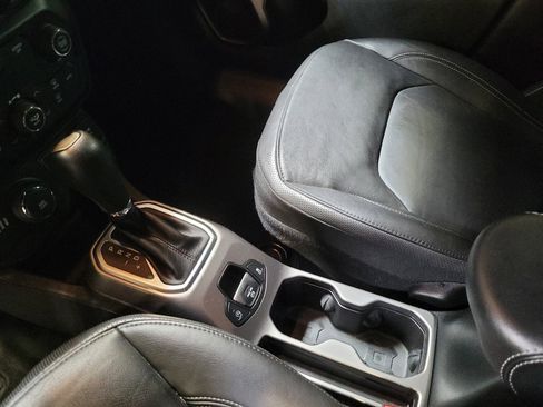 Used 2020 Jeep Renegade Altitude AWD/4WD image 26