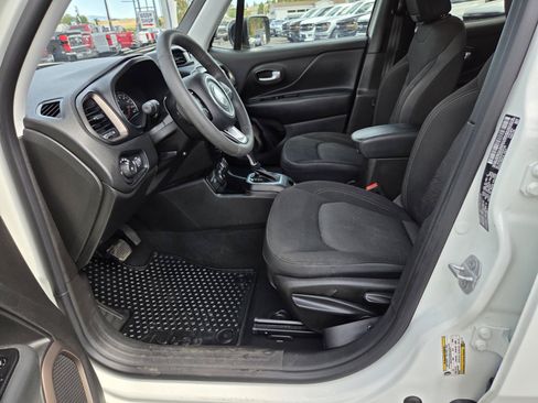 Used 2023 Jeep Renegade Latitude AWD/4WD image 10