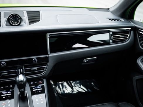 Used 2022 Porsche Macan S w/ Premium Package Plus image 37