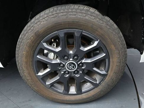 Used 2024 Toyota Tundra Platinum AWD/4WD image 10