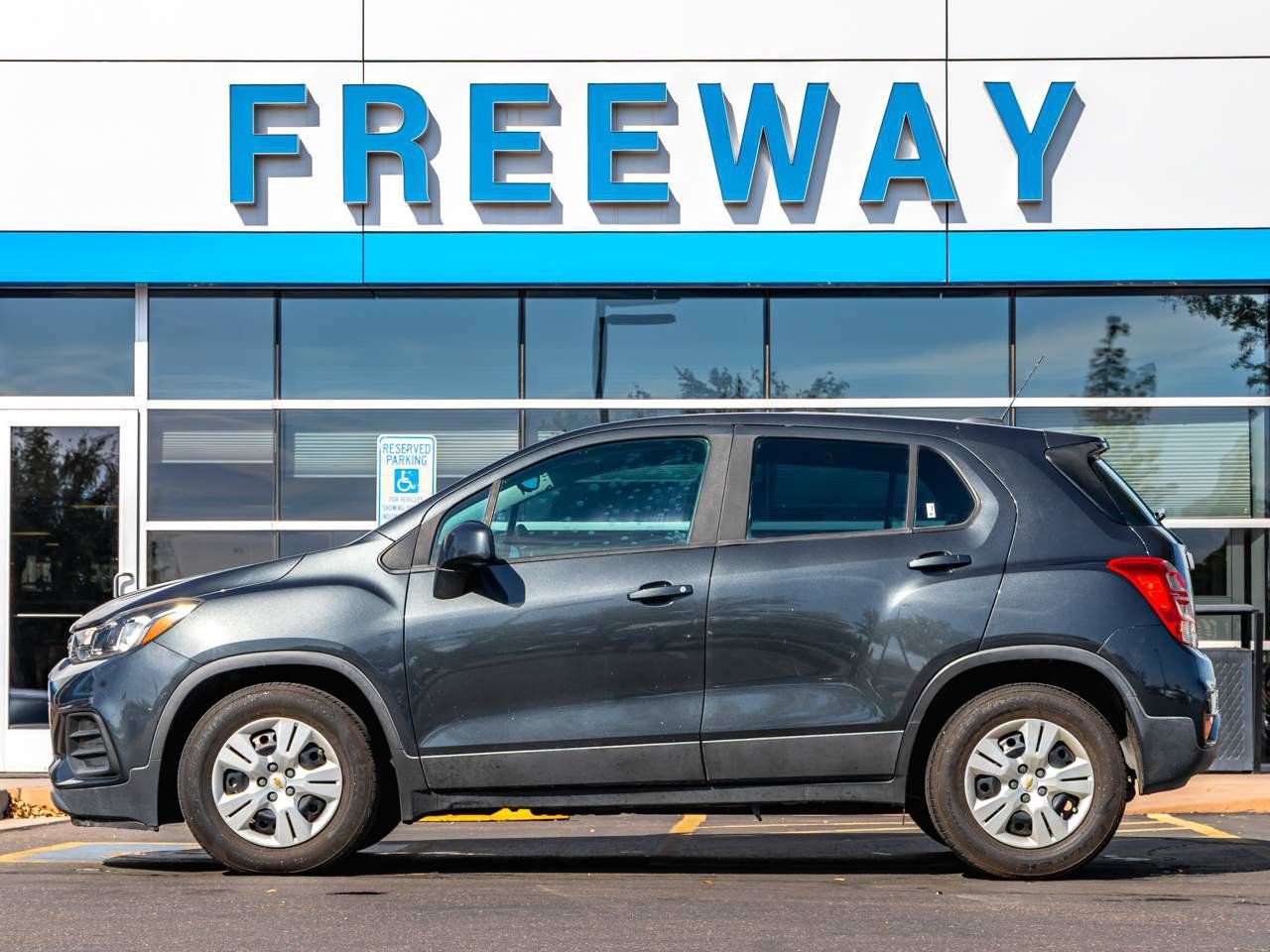 Used 2019 Chevrolet Trax LS FWD image 2
