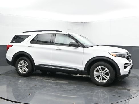 Used 2020 Ford Explorer XLT w/ Equipment Group 202A image 9