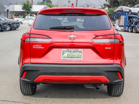 Used 2024 Toyota Corolla Cross XLE image 7