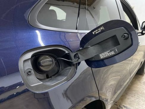 Used 2023 Porsche Macan Turbo AWD/4WD image 93