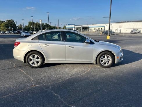 Used 2016 Chevrolet Cruze LT w/ Technology Package FWD image 5
