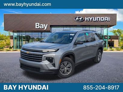 Used 2025 Chevrolet Traverse LT